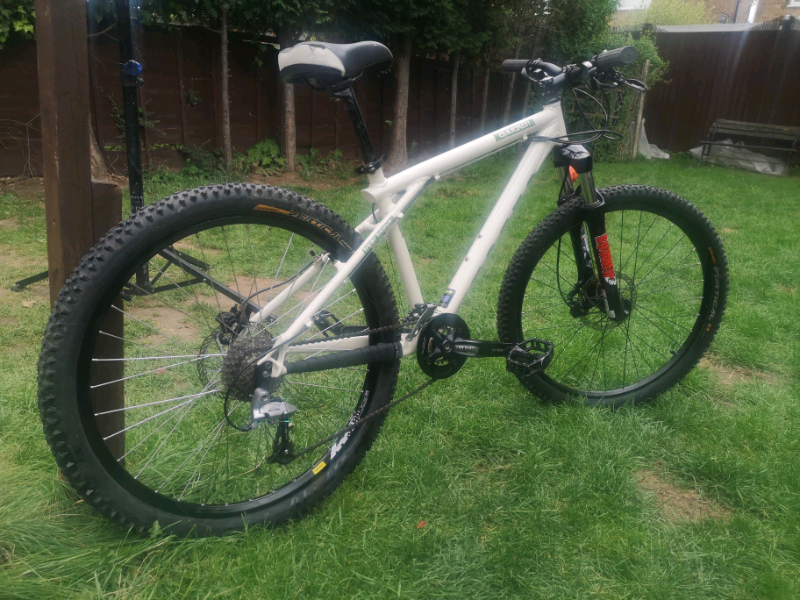 continental vertical bike tyre